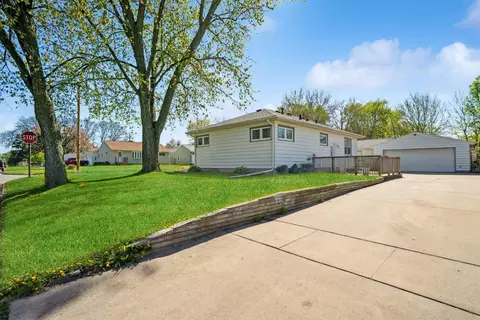 Exterior - 1859 E Mitchell Ave, Waterloo, IA 50702 photo 1 of 4