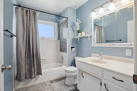 Bath - 1859 E Mitchell Ave, Waterloo, IA 50702 photo 1 of 2