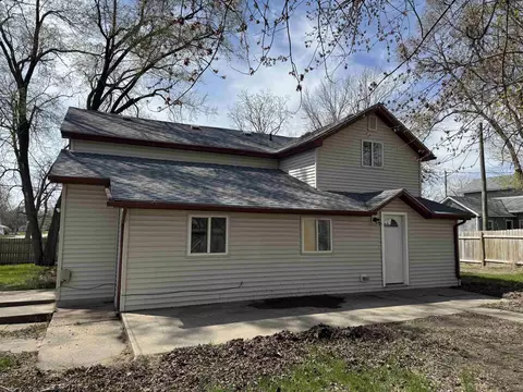 800 1st St NE, Independence, IA 50644