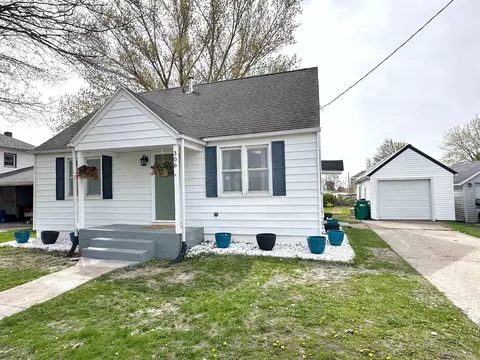 306 E Depue St, Monona, IA 52159