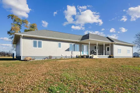 1882 Central Ave, Jesup, IA 50648