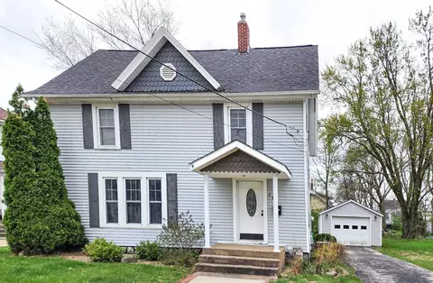 113 Gay St, Manchester, IA 52057
