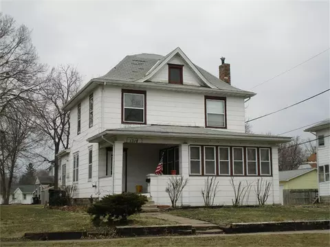 1318 W 2nd St, Waterloo, IA 50701