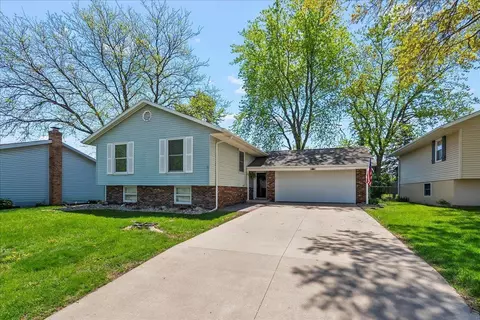 201 Spruce Hills Dr, Cedar Falls, IA 50613