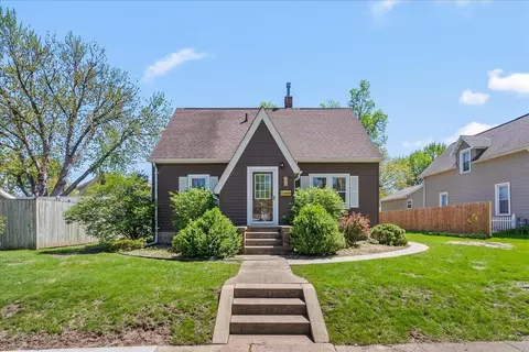 310 Olive St, Cedar Falls, IA 50613