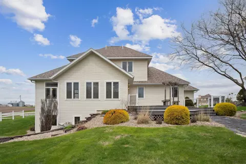 105 Union Ridge Dr, West Union, IA 52175