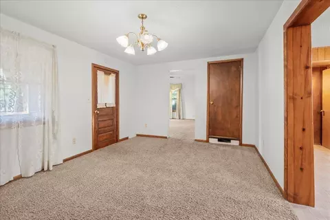 204 E 12th St, Cedar Falls, IA 50613 photo 4