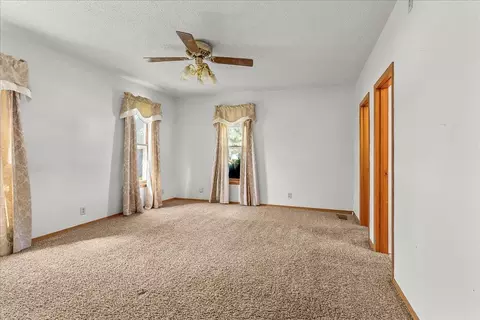 204 E 12th St, Cedar Falls, IA 50613 photo 5