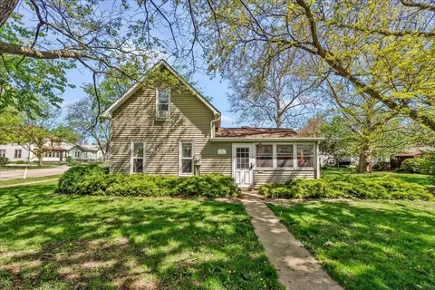 204 E 12th St, Cedar Falls, IA 50613