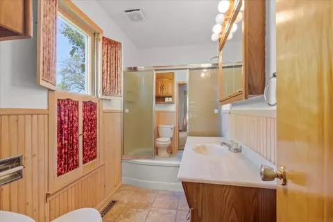 204 E 12th St, Cedar Falls, IA 50613 photo 8