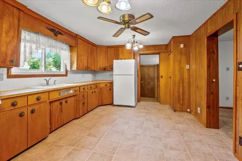204 E 12th St, Cedar Falls, IA 50613 photo 14