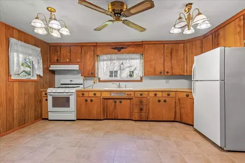 204 E 12th St, Cedar Falls, IA 50613 photo 13