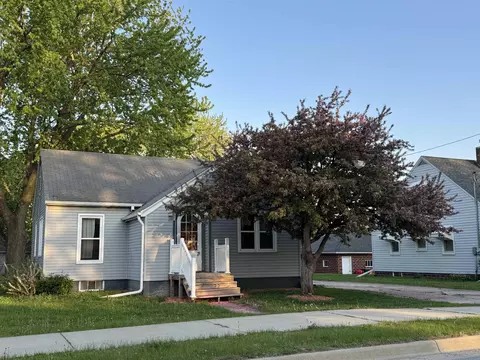 403 6th St, Parkersburg, IA 50665