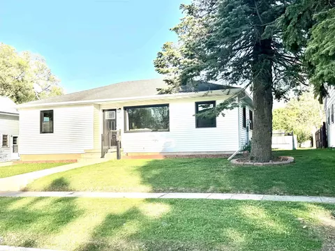 106 Sycamore, La Porte City, IA 50651