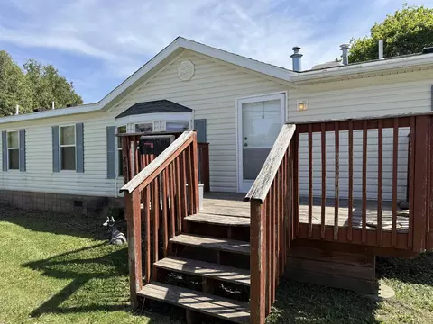 421 E 1st St, Sumner, IA 50674 photo 3