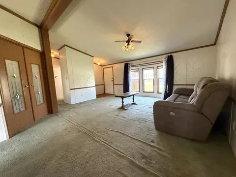 421 E 1st St, Sumner, IA 50674 photo 4