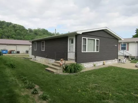 526 S 4th St, Guttenberg, IA 52052