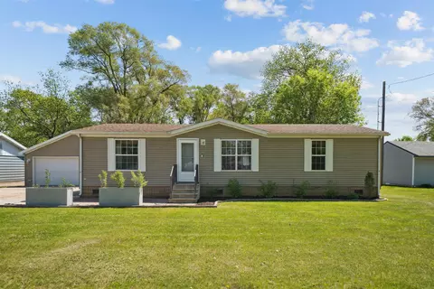5514 Big Woods Rd, Cedar Falls, IA 50613