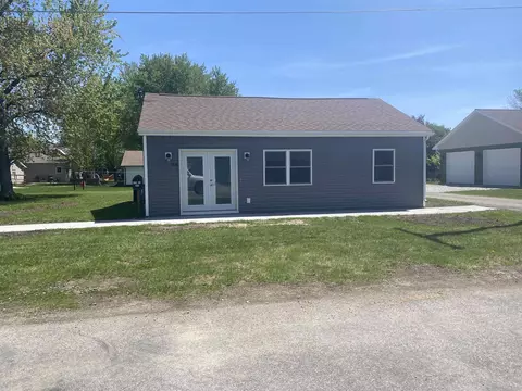 306 Liberty St, Dysart, IA 52224