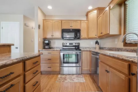 216 Letsch Rd, Waterloo, IA 50701 photo 9