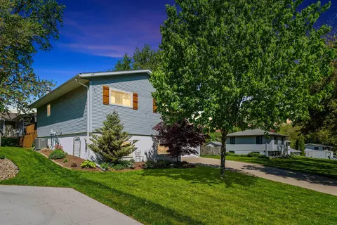216 Letsch Rd, Waterloo, IA 50701