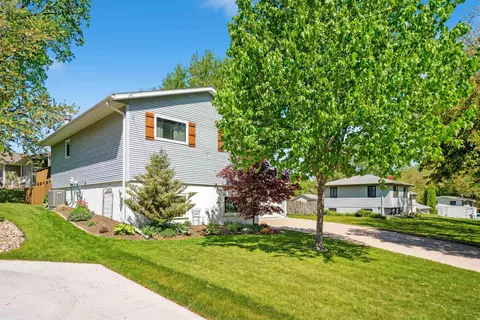 216 Letsch Rd, Waterloo, IA 50701 photo 3