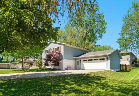 216 Letsch Rd, Waterloo, IA 50701 photo 2