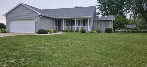 805 Tangelwood Dr, Manchester, IA 52057