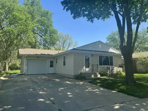 203 Hart, Charles City, IA 50616