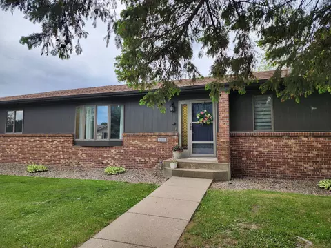 702 SW 6th Ave, Waukon, IA 52172