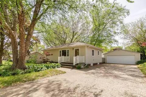 3919 Hillside Dr, Cedar Falls, IA 50613