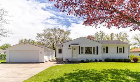 342 Crestridge Dr, Waterloo, IA 50702