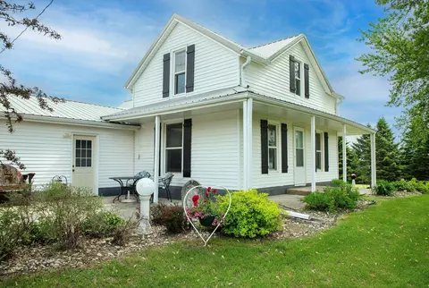 2415 110th St, Fredericksburg, IA 50630