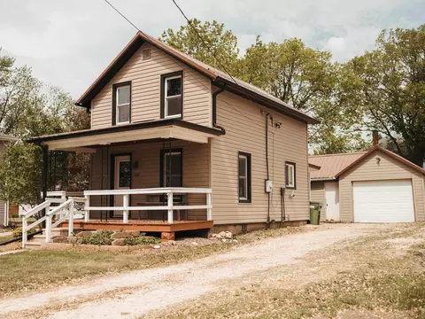 303 SE Chestnut St, Elkader, IA 52043