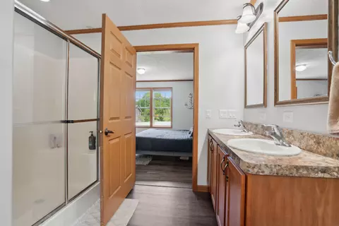 Bath - 333 Eagle Dr, Mcgregor, IA 52157 photo 5 of 5