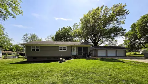408 W Main St, Laporte City, IA 50651