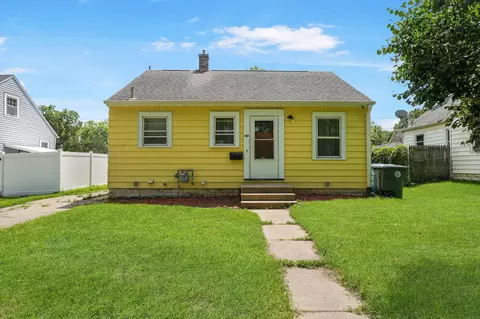 1422 Vine St, Waterloo, IA 50703