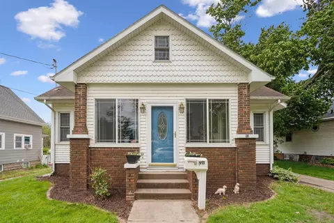 911 2nd St, Traer, IA 50675
