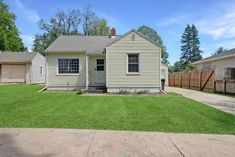 1922 Iowa St, Cedar Falls, IA 50613