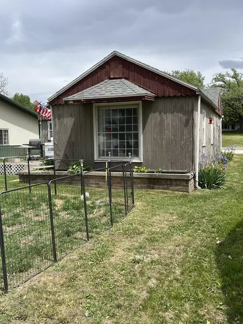 816 NE 5th Ave, Independence, IA 50644