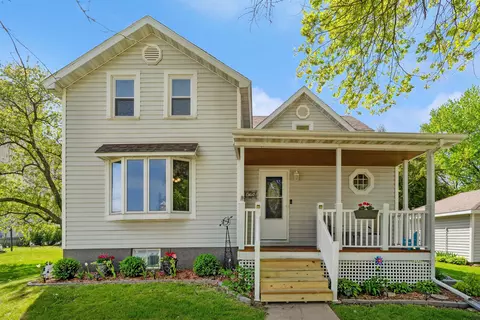 125 Briggs, Readlyn, IA 50668