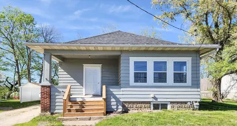 221 W Marion St, Manchester, IA 52057