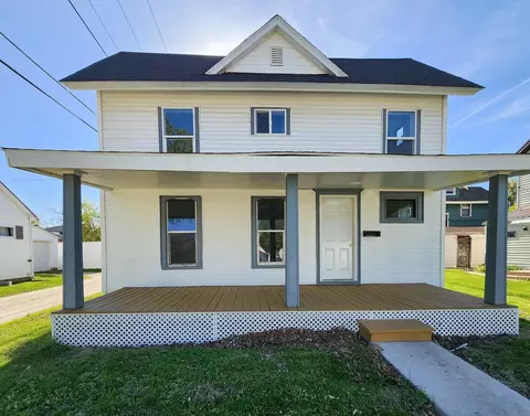 205 S Tama St, Manchester, IA 52057