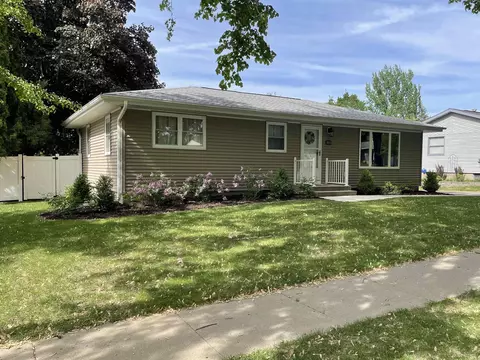 1025 NE 3rd Ave, Waverly, IA 50677