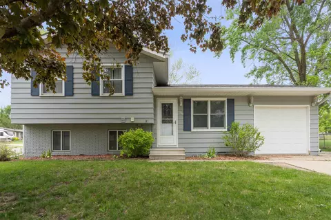 1348 Edgewood Dr, Waterloo, IA 50701