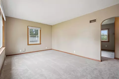 615 Eureka St, Waterloo, IA 50702 photo 5