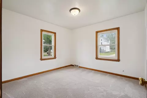 615 Eureka St, Waterloo, IA 50702 photo 14