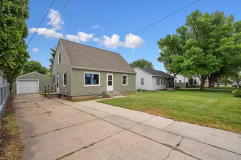 615 Eureka St, Waterloo, IA 50702 photo 3