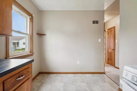 615 Eureka St, Waterloo, IA 50702 photo 9