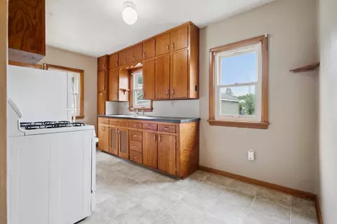 615 Eureka St, Waterloo, IA 50702 photo 8